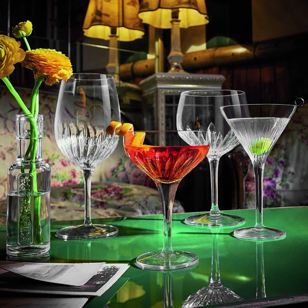 Luigi Bormioli 12459/01 Mixology 7.25 Oz. Martini Glass - 24/Case 2 Luigi Bormioli 12459/01 Mixology 7.25 Oz. Martini Glass - 24/Case - Image 2