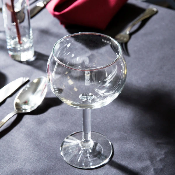 Libbey 8415 Citation Gourmet 13.75 Oz. Customizable Round Wine Glass - 12/Case 4 Libbey 8415 Citation Gourmet 13.75 Oz. Customizable Round Wine Glass - 12/Case - Image 4